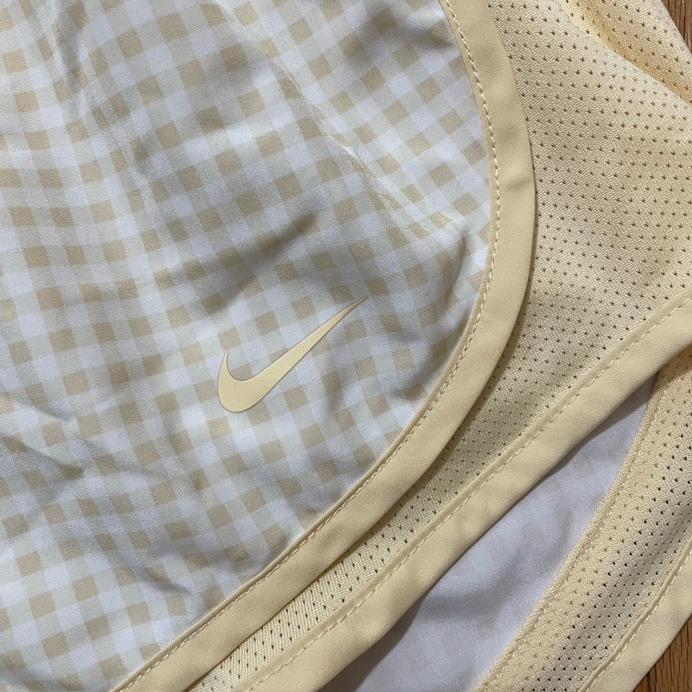 NIKE Yellow Gingham Shorts - Picture 4 of 12